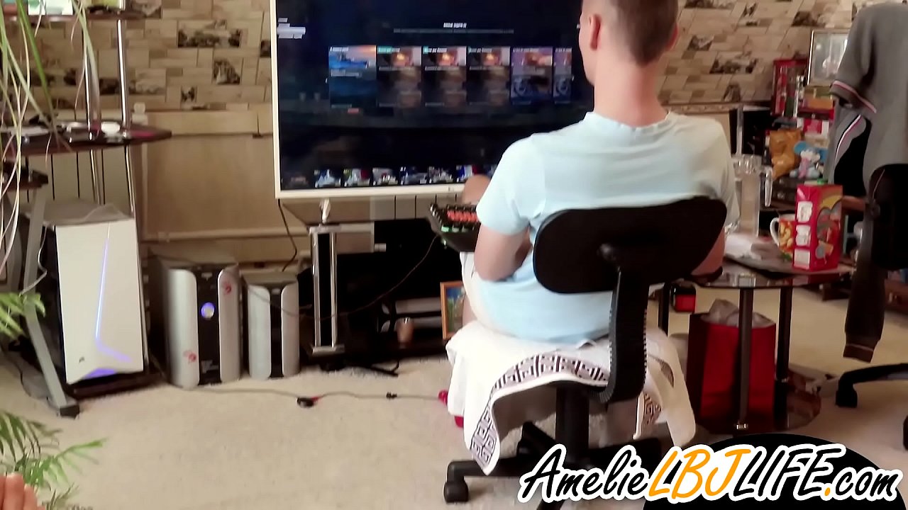 소녀 자위 와 섹스 장난감 용 남자 친구 에 놀이 computer 게임