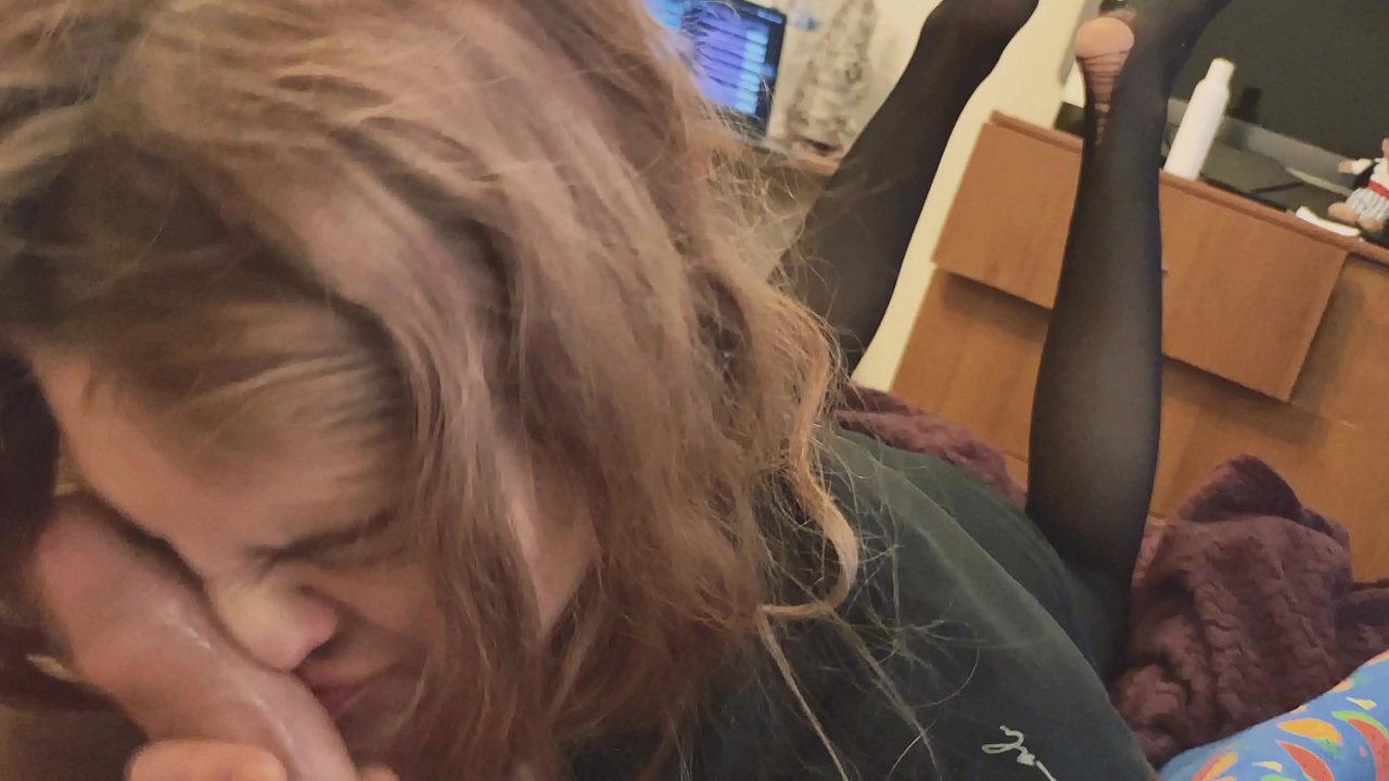 목 형사 찢어진 팬티 스타킹과 찢어진 발 뒤꿈치 좋은 에 만나기